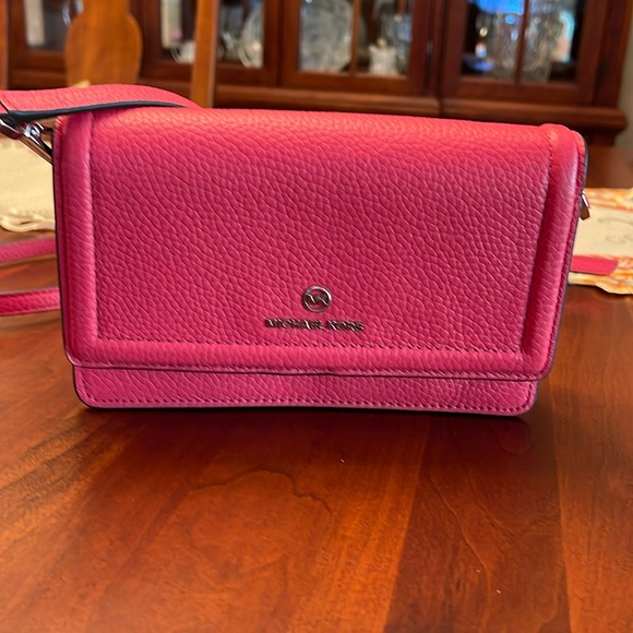 NWOT Michael Kors Jet Set Charm Small Phone Crossbody - Picture 1 of 15